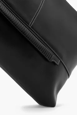 LEO CLUTCH  BLACK
